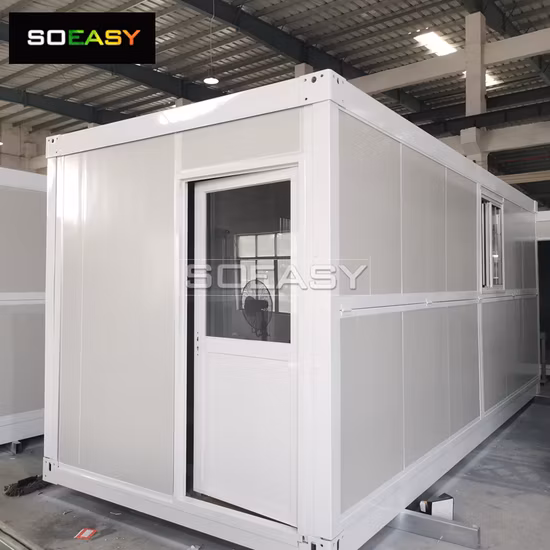 Bureau de luxe moderne décoré de vases en verre faits à la main